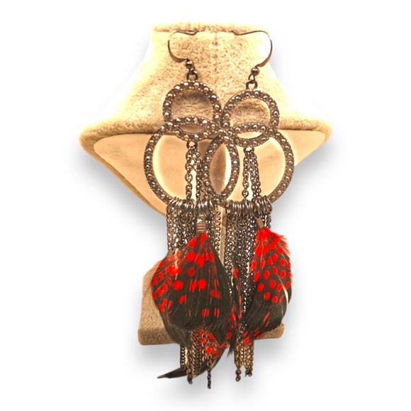 Feather and chain drop earrings - Picture 6 of 6